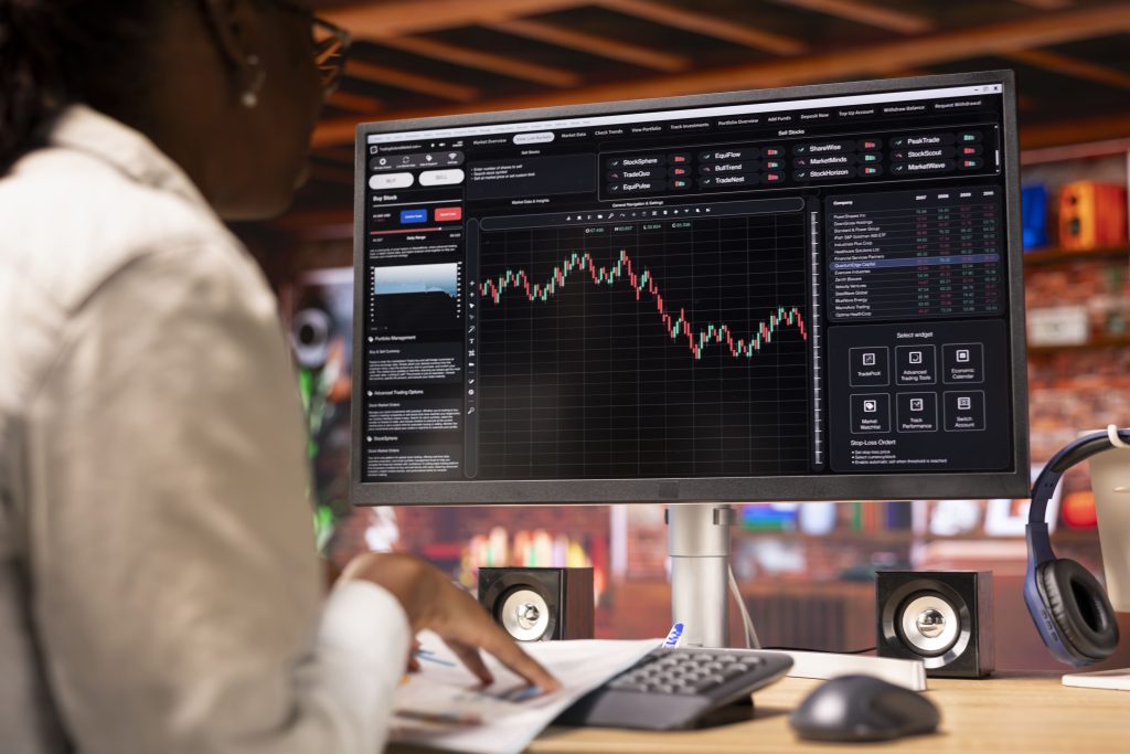 Pasar Saham Bergejolak, Accurate Online Bantu Bisnis Menjaga Stabilitas Keuangan